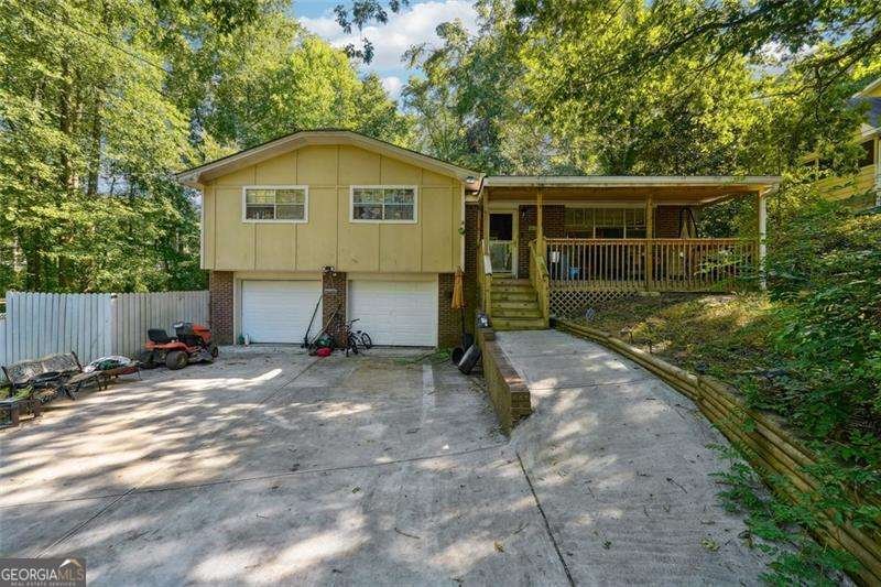 6226 LULLWATER Drive Douglasville - 1