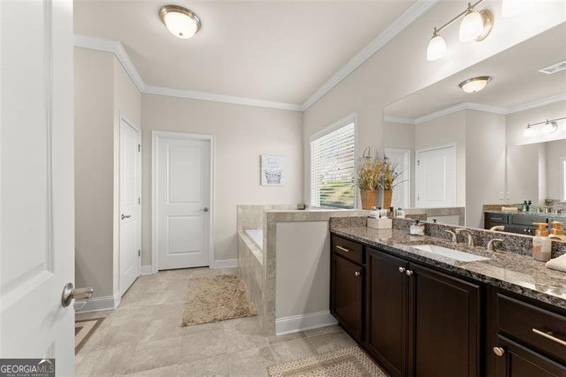 1836 HIDDEN CREEK Drive Hoschton - 23