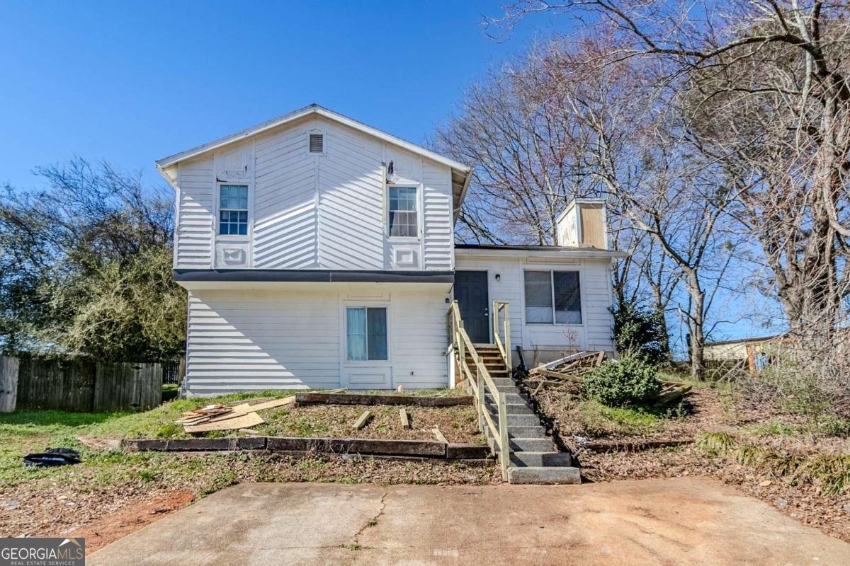 4821 Mainstreet Valley Trace Stone Mountain - 1