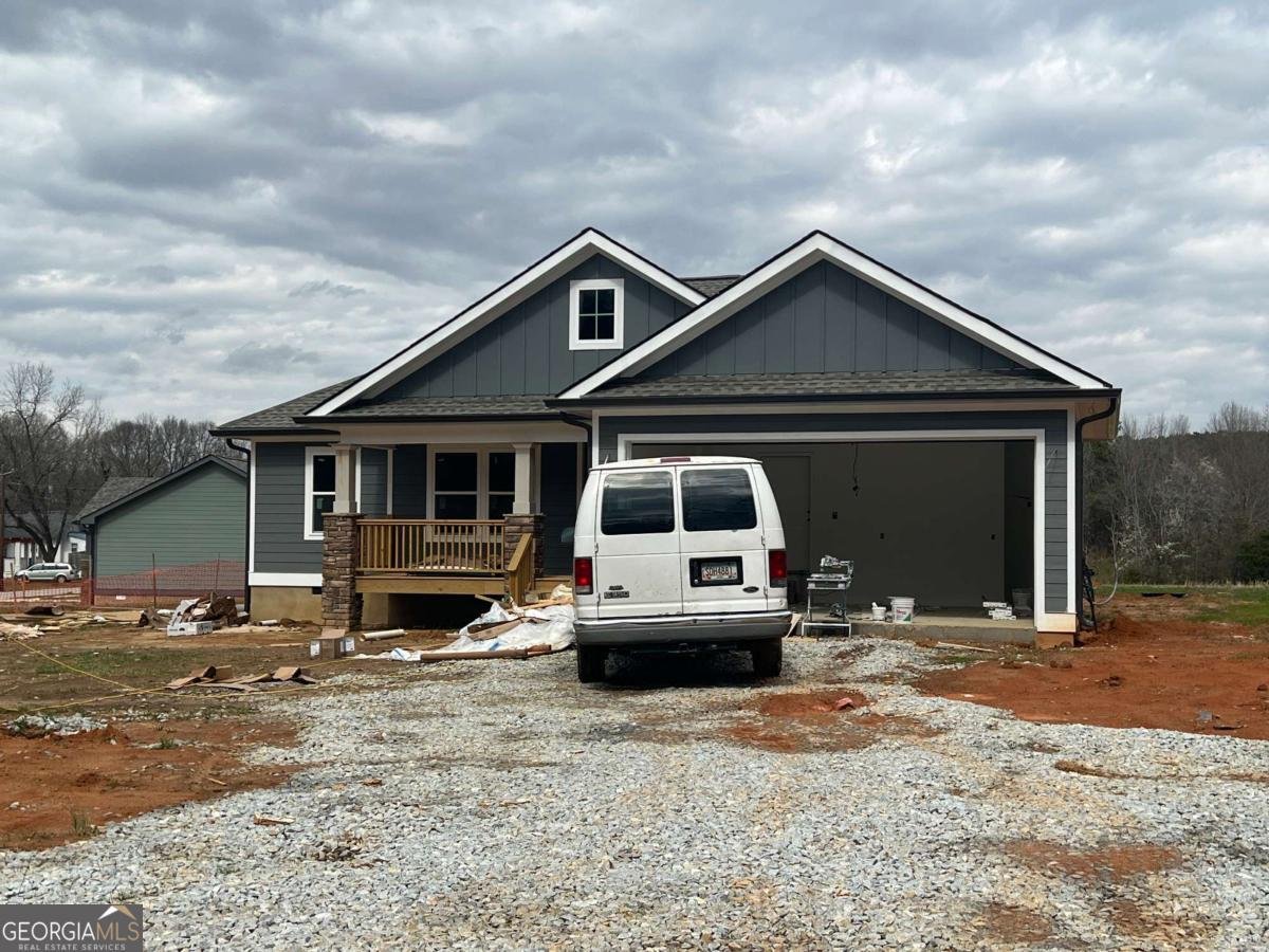 TR 12 Laurel Avenue Comer - 1