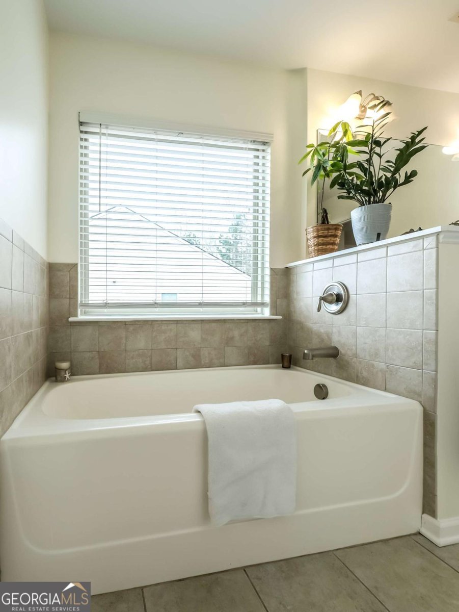242 STILLWOOD Drive Newnan - 33