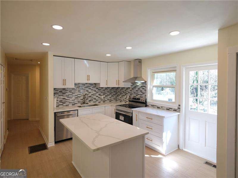 2422 Clarissa Drive Atlanta - 4