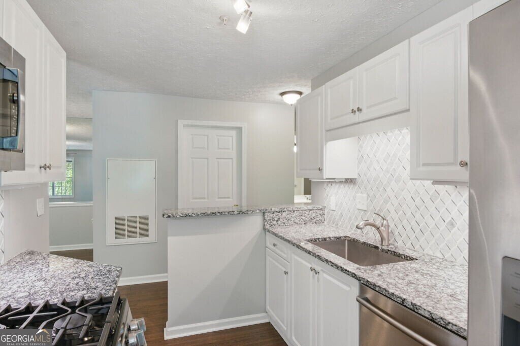 124 Streamside Drive Roswell - 12