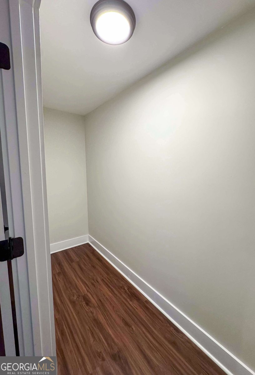1533 W River Road Rhine - 10