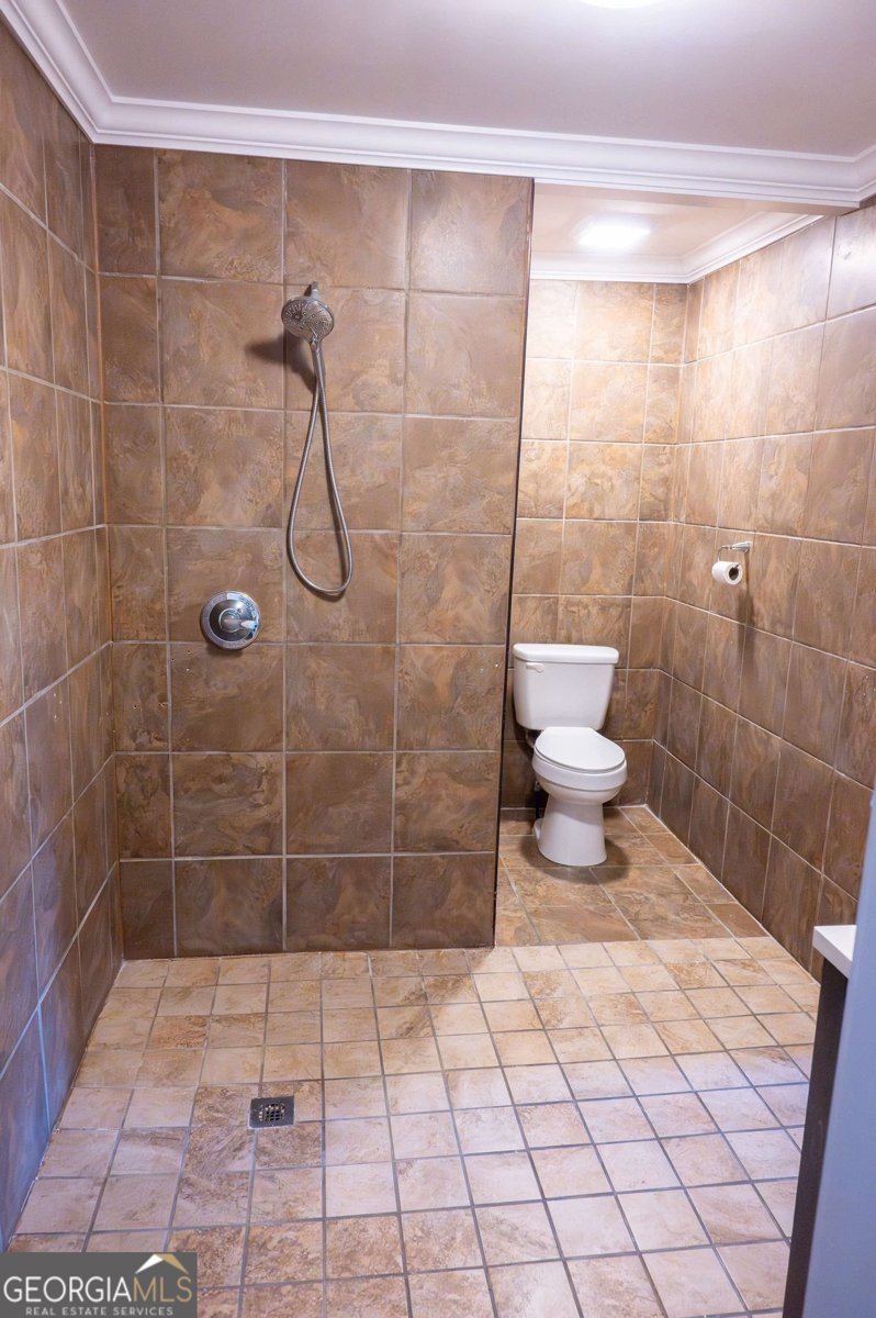 1533 W River Road Rhine - 12