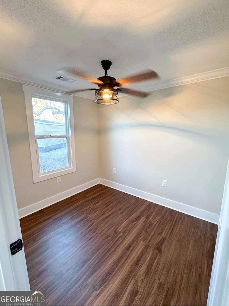 1533 W River Road Rhine - 19