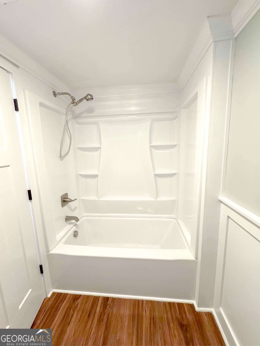 1533 W River Road Rhine - 20