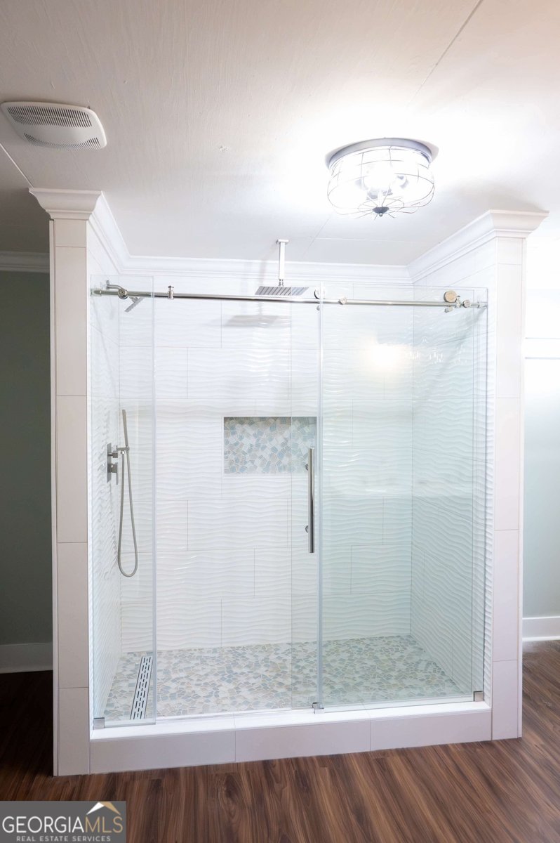 1533 W River Road Rhine - 34