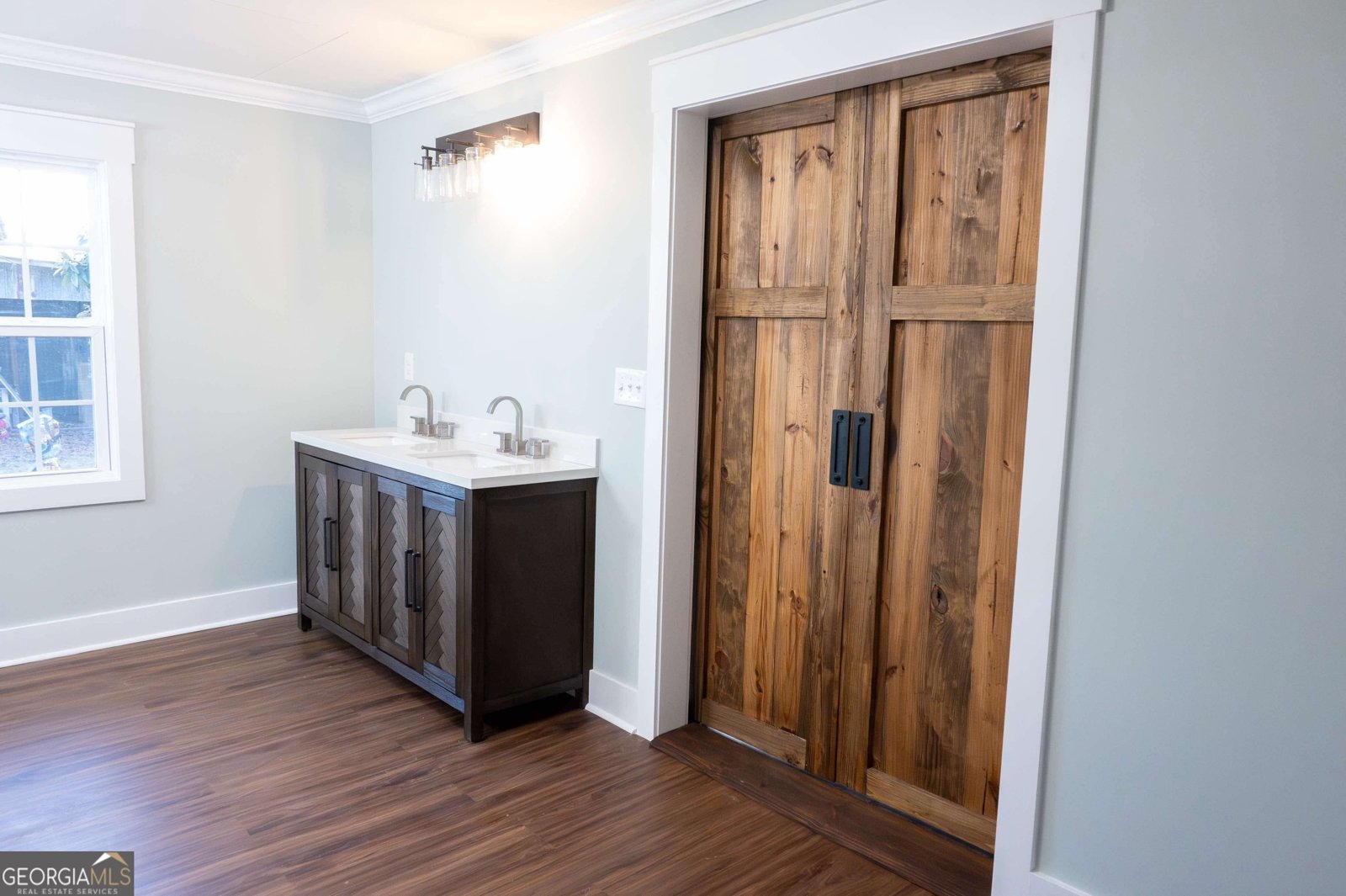 1533 W River Road Rhine - 35