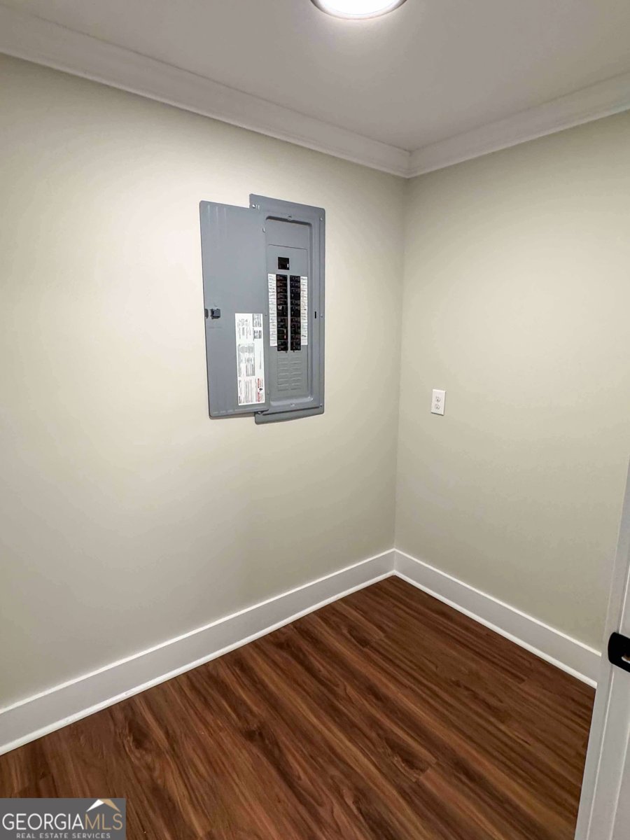 1533 W River Road Rhine - 4