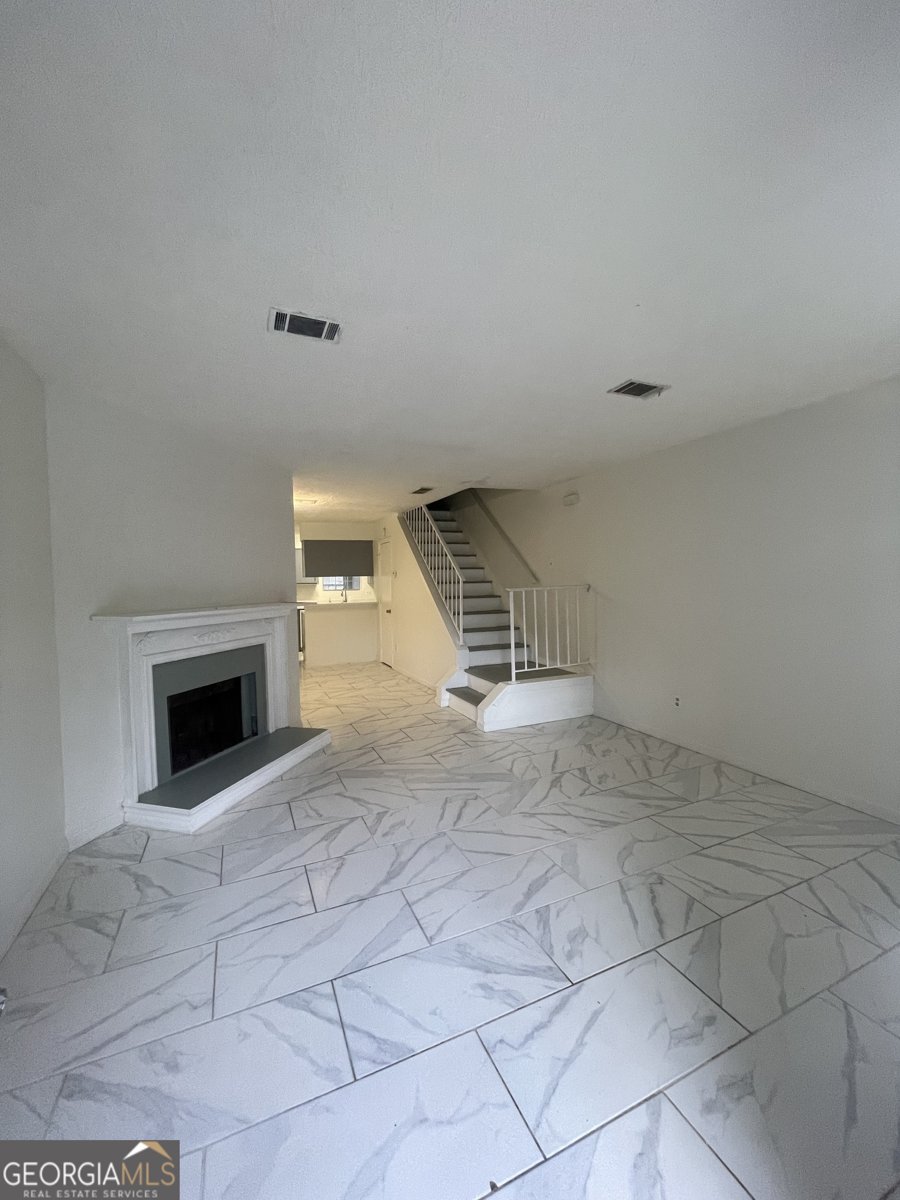 465 PRINCE OF WALES Stone Mountain - 3