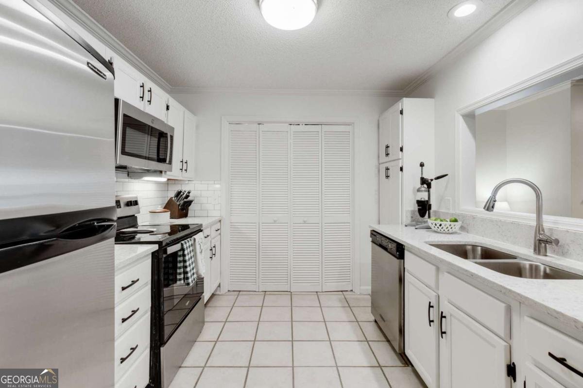 402 BAINBRIDGE Drive Atlanta - 13