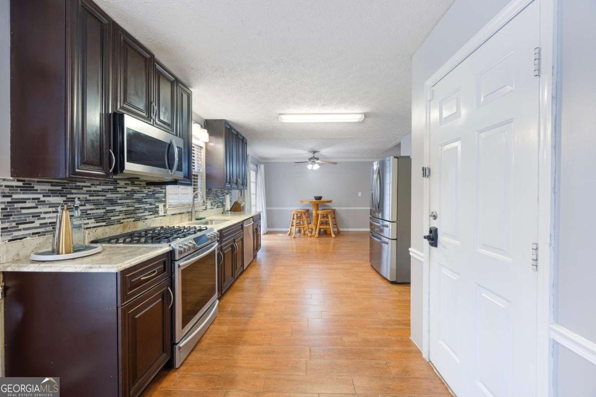 135 Cowan Trail Stockbridge - 13
