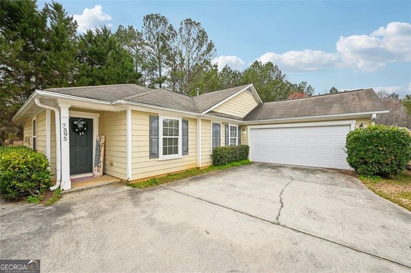 7595 Waverly Loop Fairburn - 1