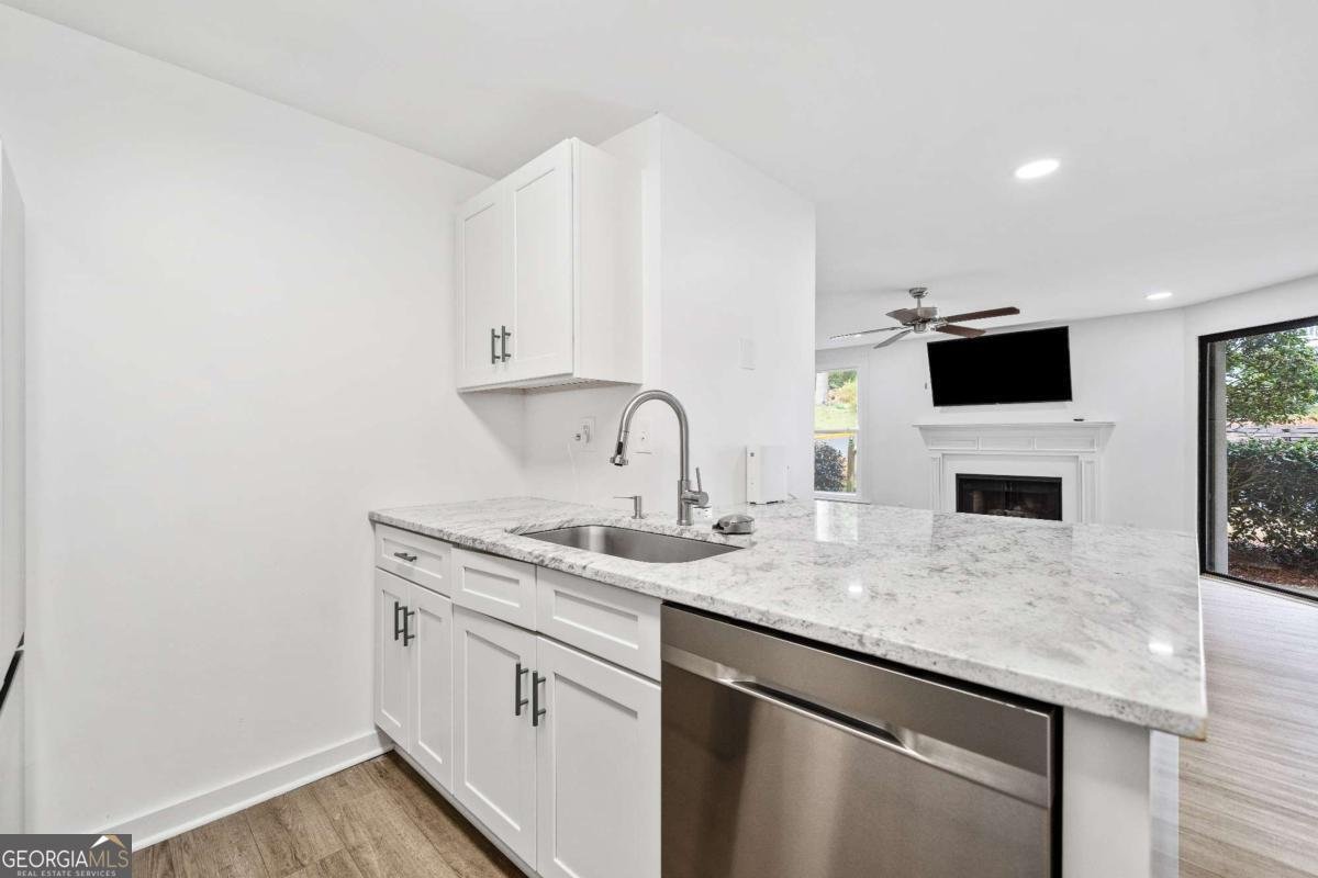 1379 KEYS LAKE Drive Brookhaven - 15