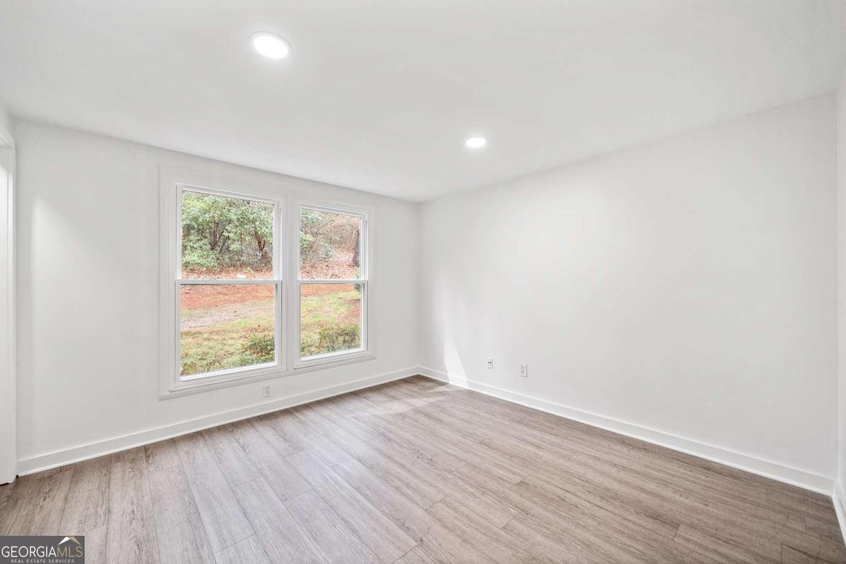 1379 KEYS LAKE Drive Brookhaven - 24