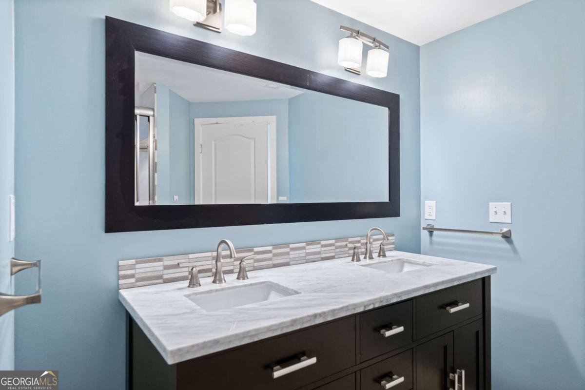 1379 KEYS LAKE Drive Brookhaven - 28