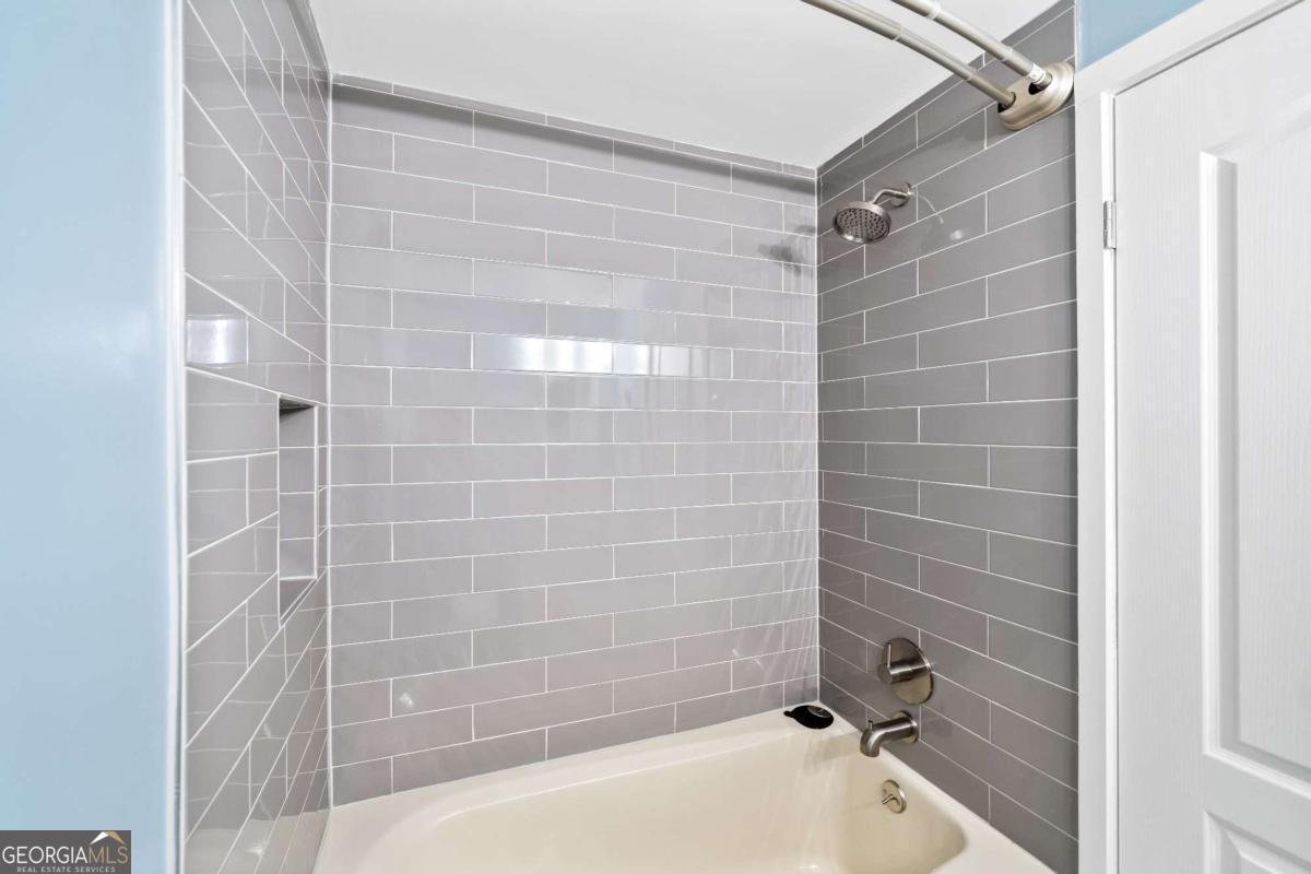 1379 KEYS LAKE Drive Brookhaven - 32