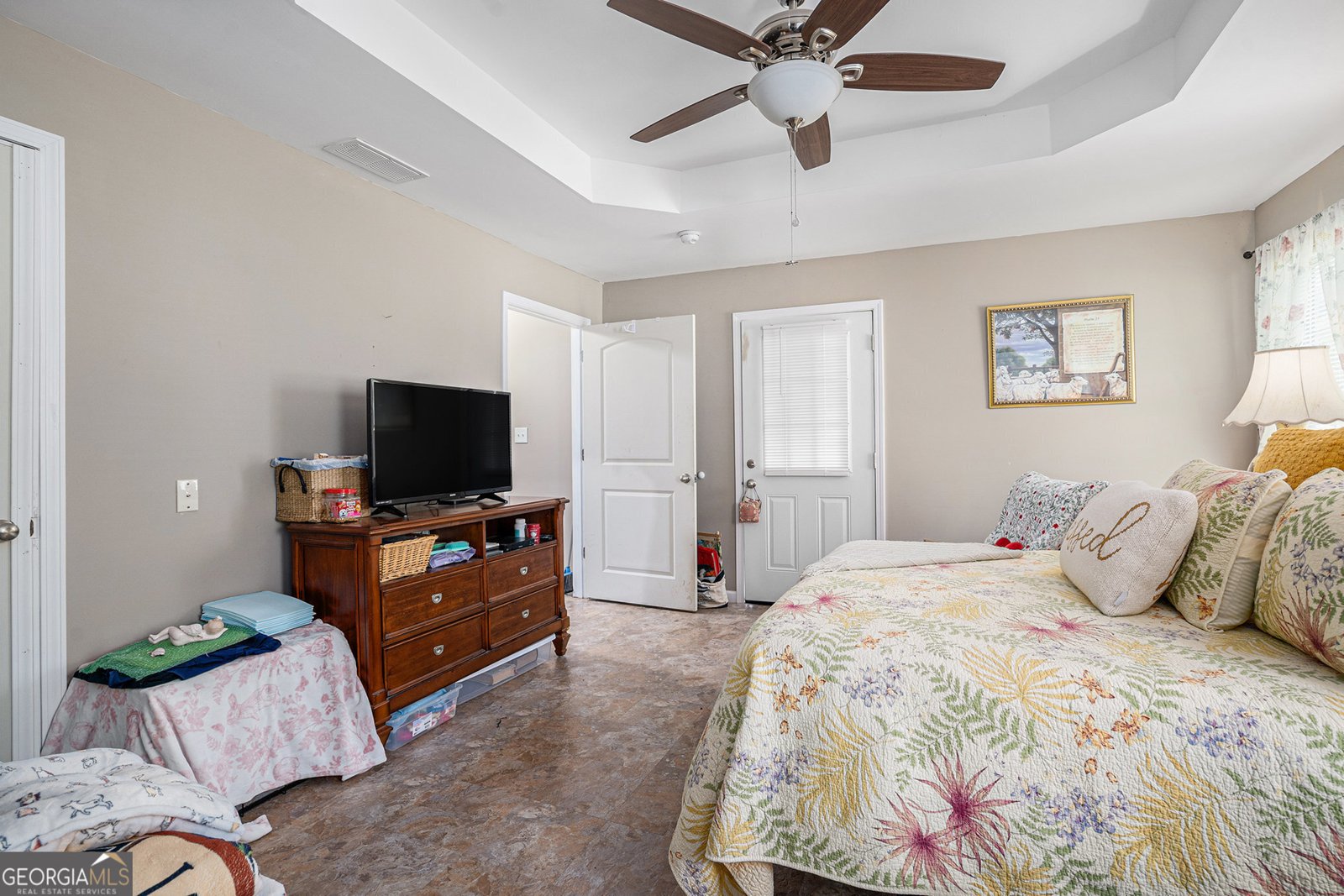 410 Bowen Road White - 18