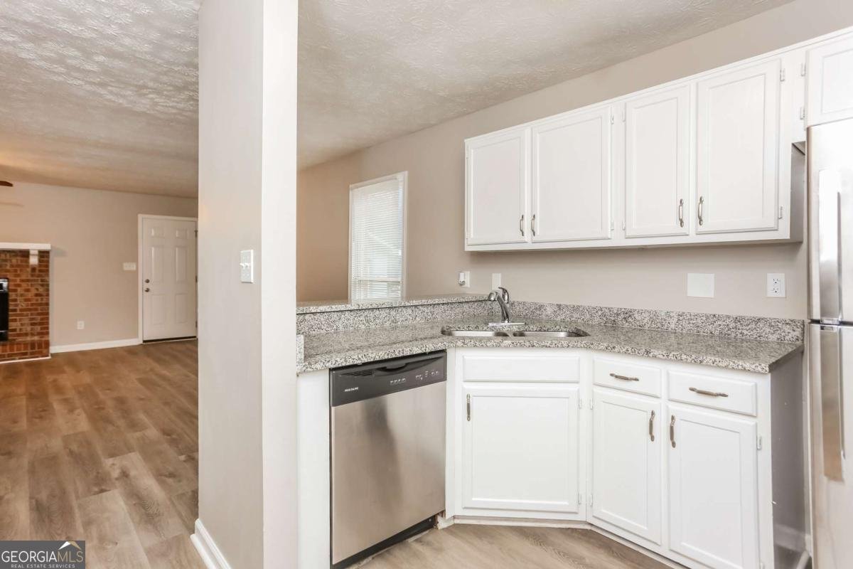 4893 Autumn Circle Stone Mountain - 3