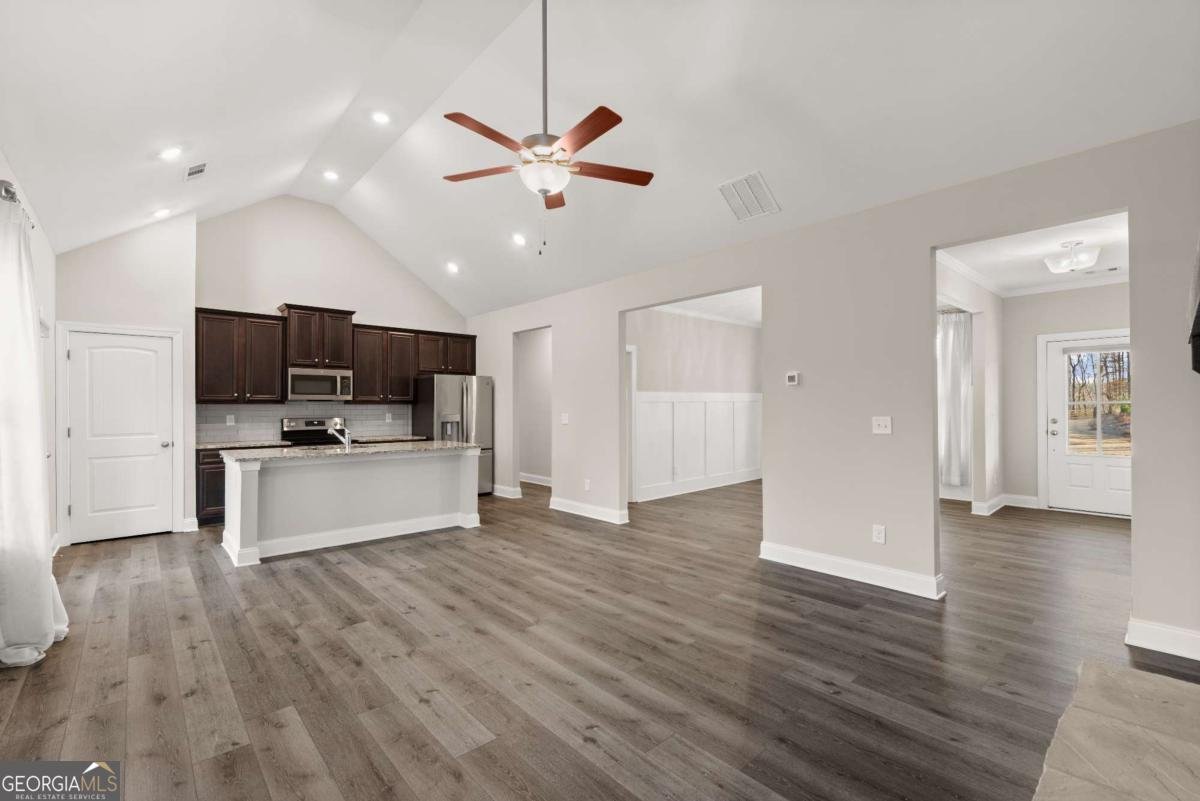 411 Spring Lake Hills White - 11