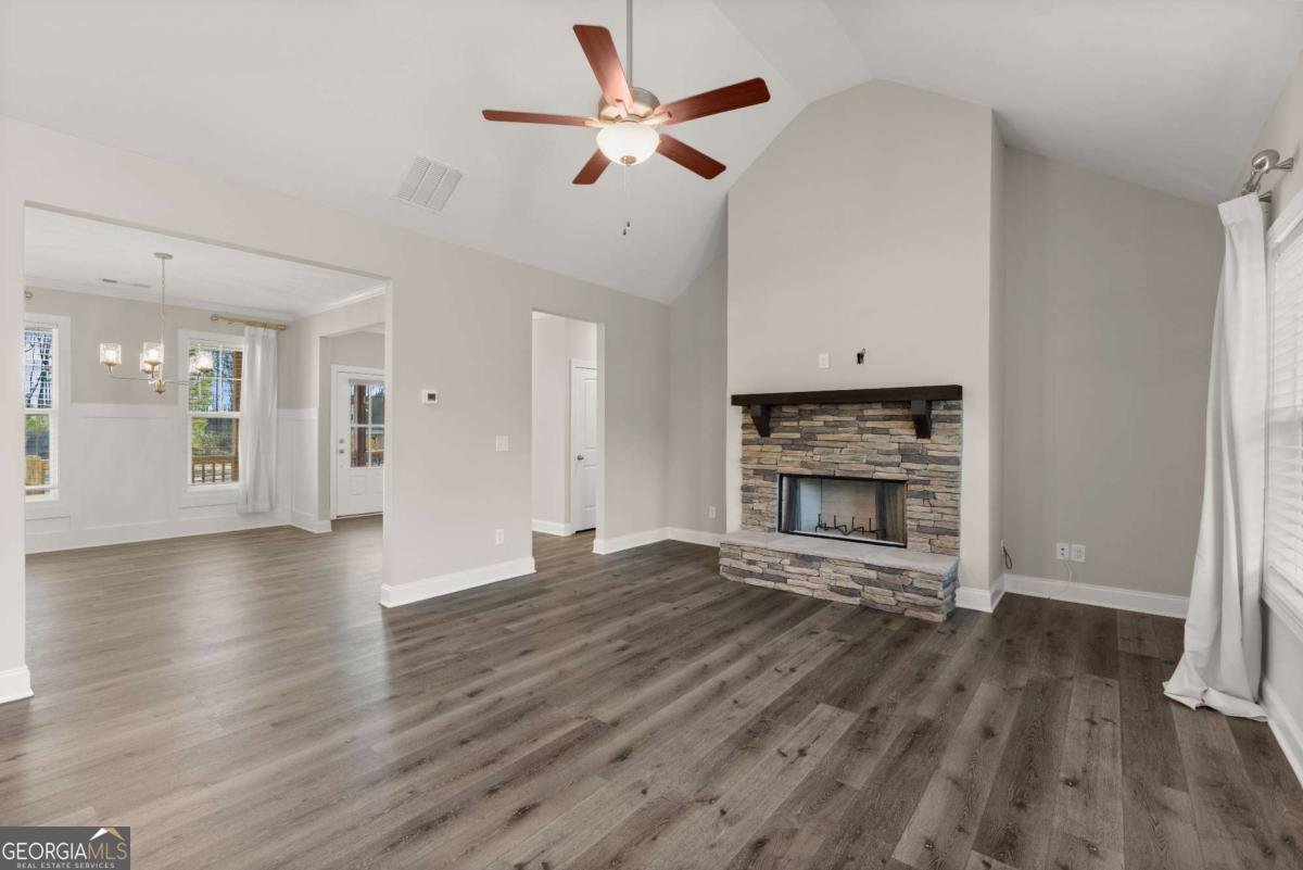 411 Spring Lake Hills White - 12