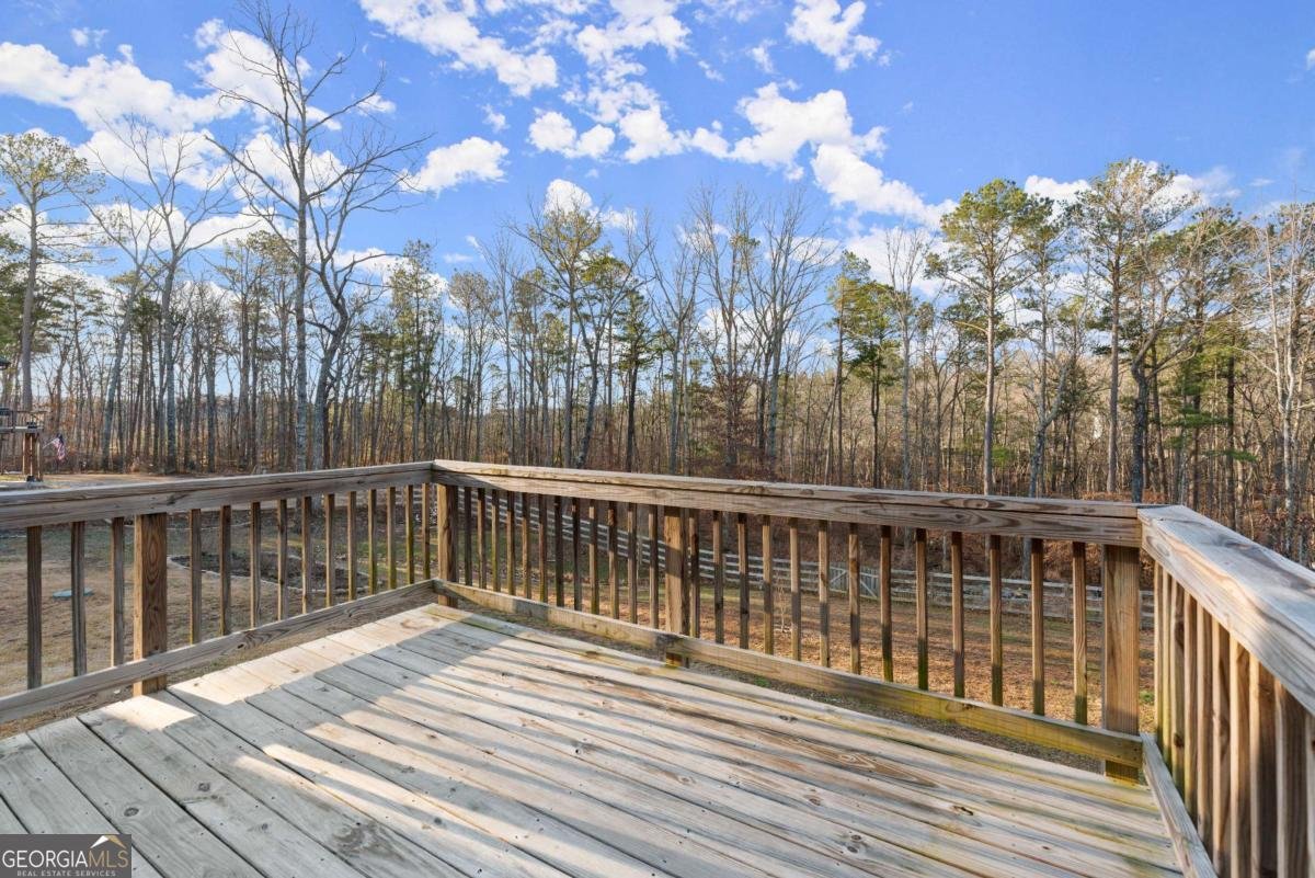 411 Spring Lake Hills White - 17