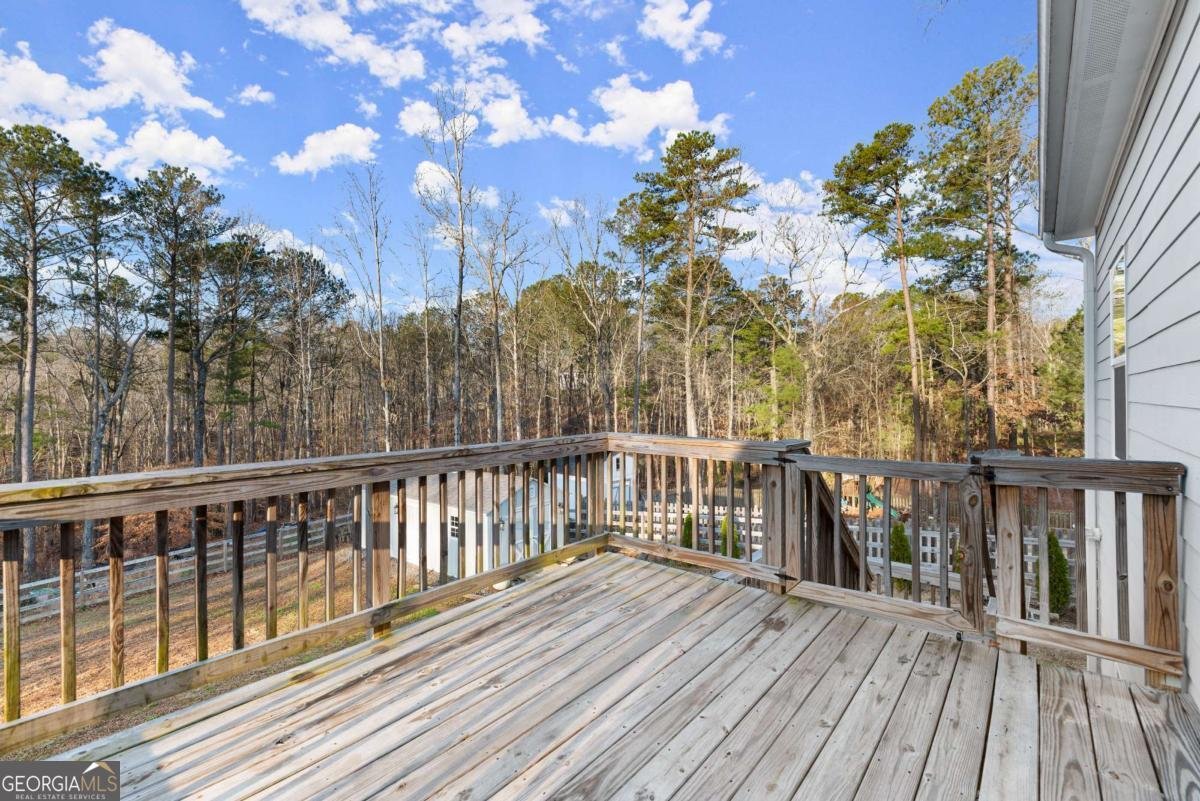 411 Spring Lake Hills White - 18