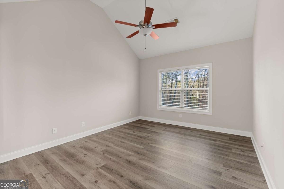 411 Spring Lake Hills White - 19