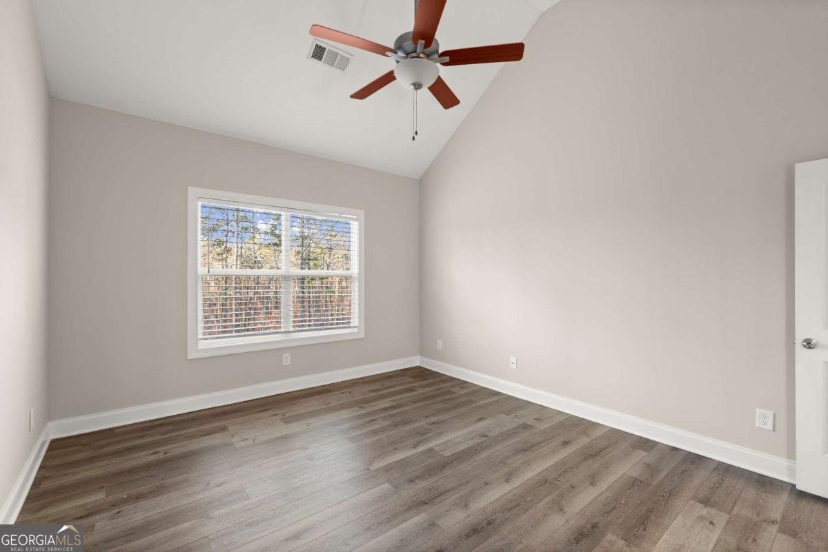 411 Spring Lake Hills White - 20