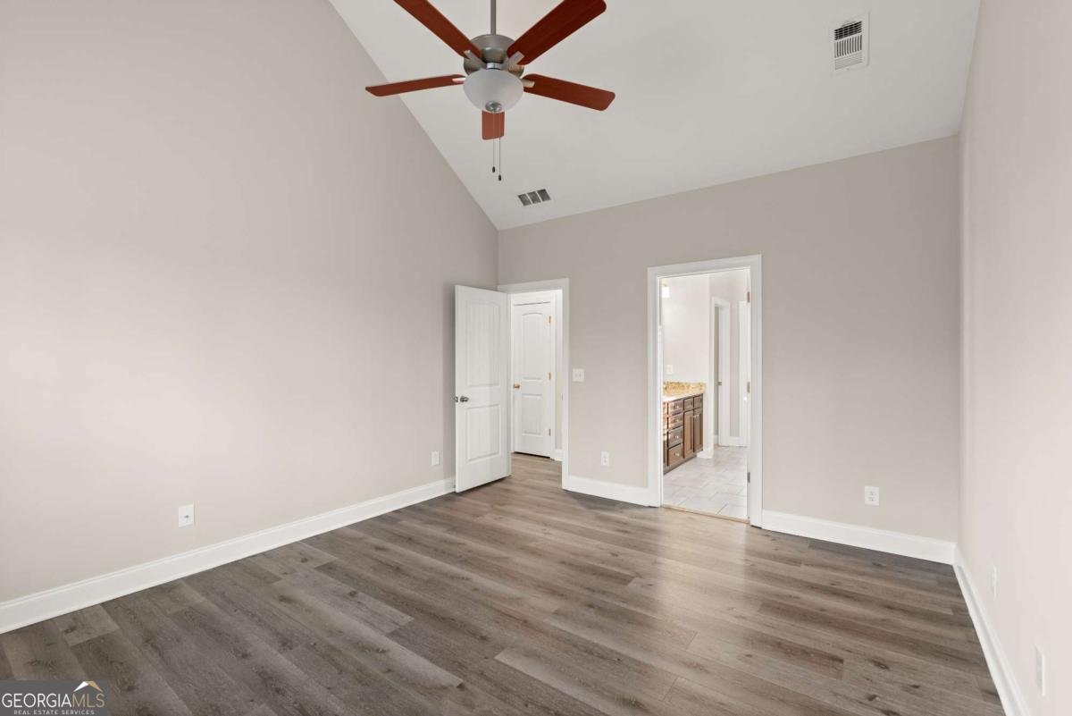 411 Spring Lake Hills White - 21