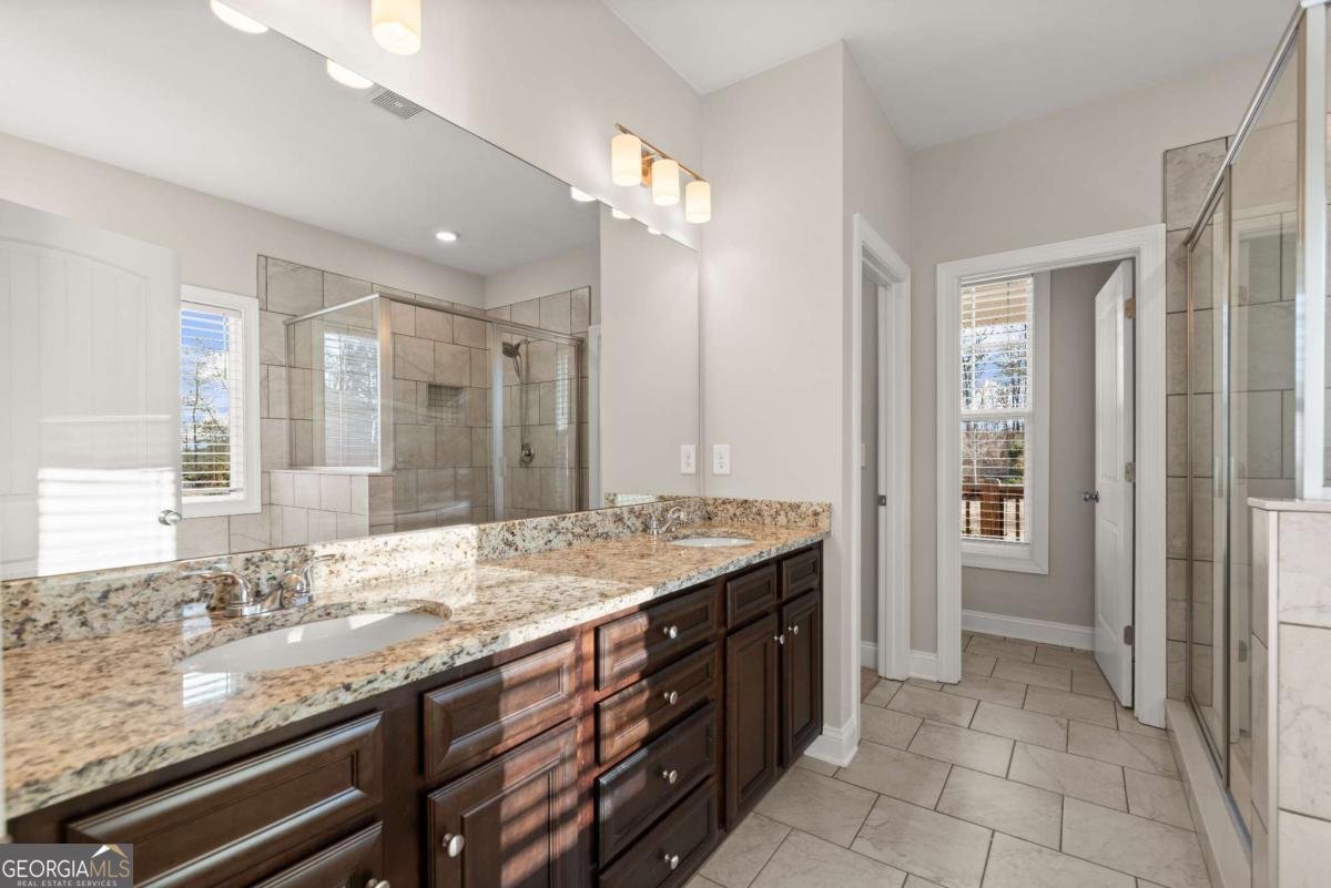 411 Spring Lake Hills White - 22