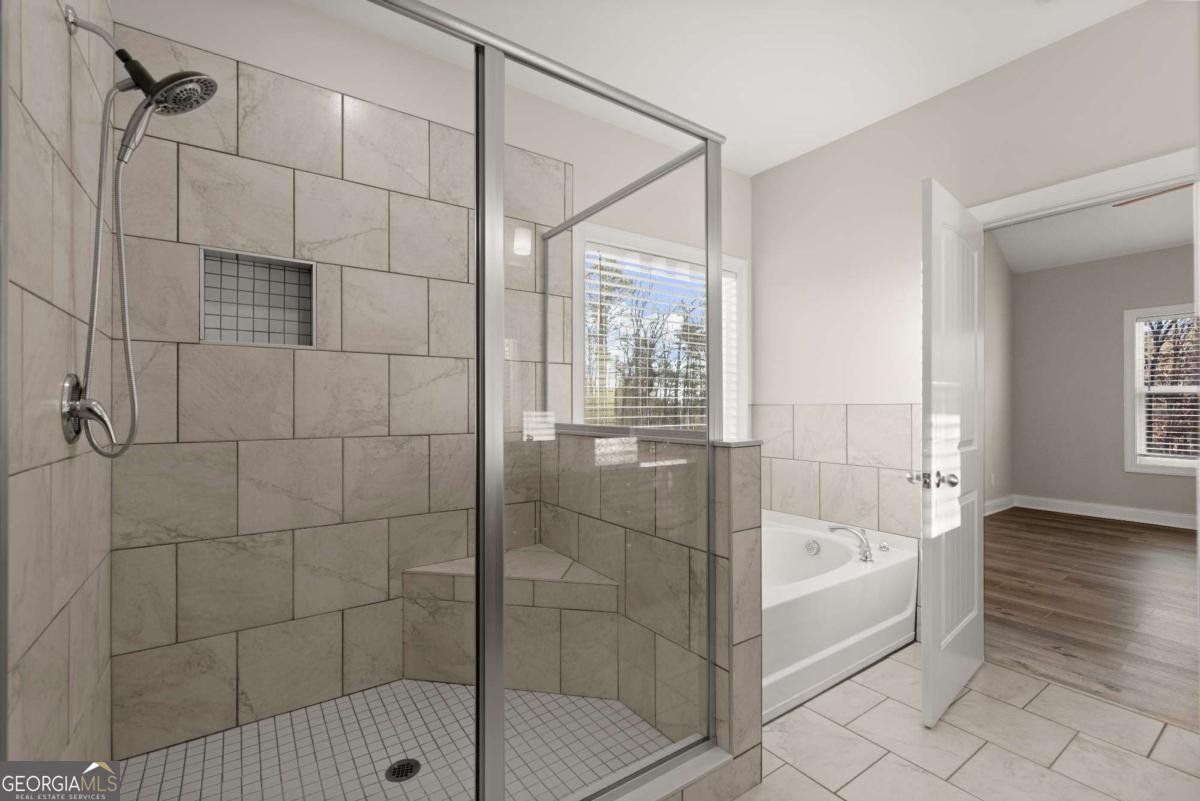 411 Spring Lake Hills White - 23