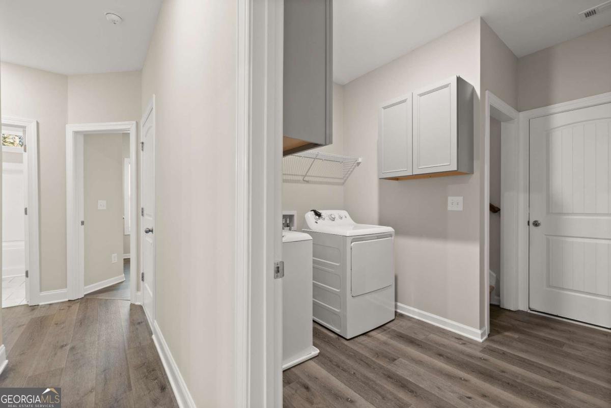 411 Spring Lake Hills White - 26