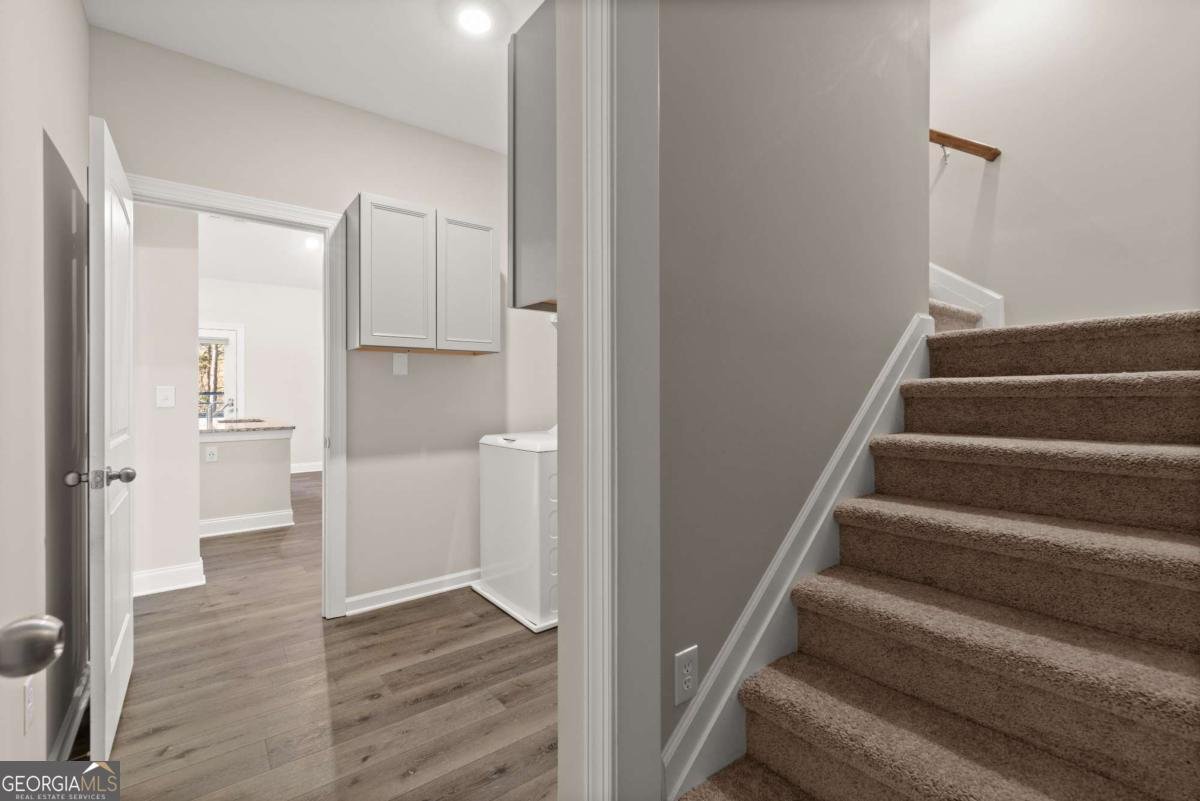 411 Spring Lake Hills White - 27