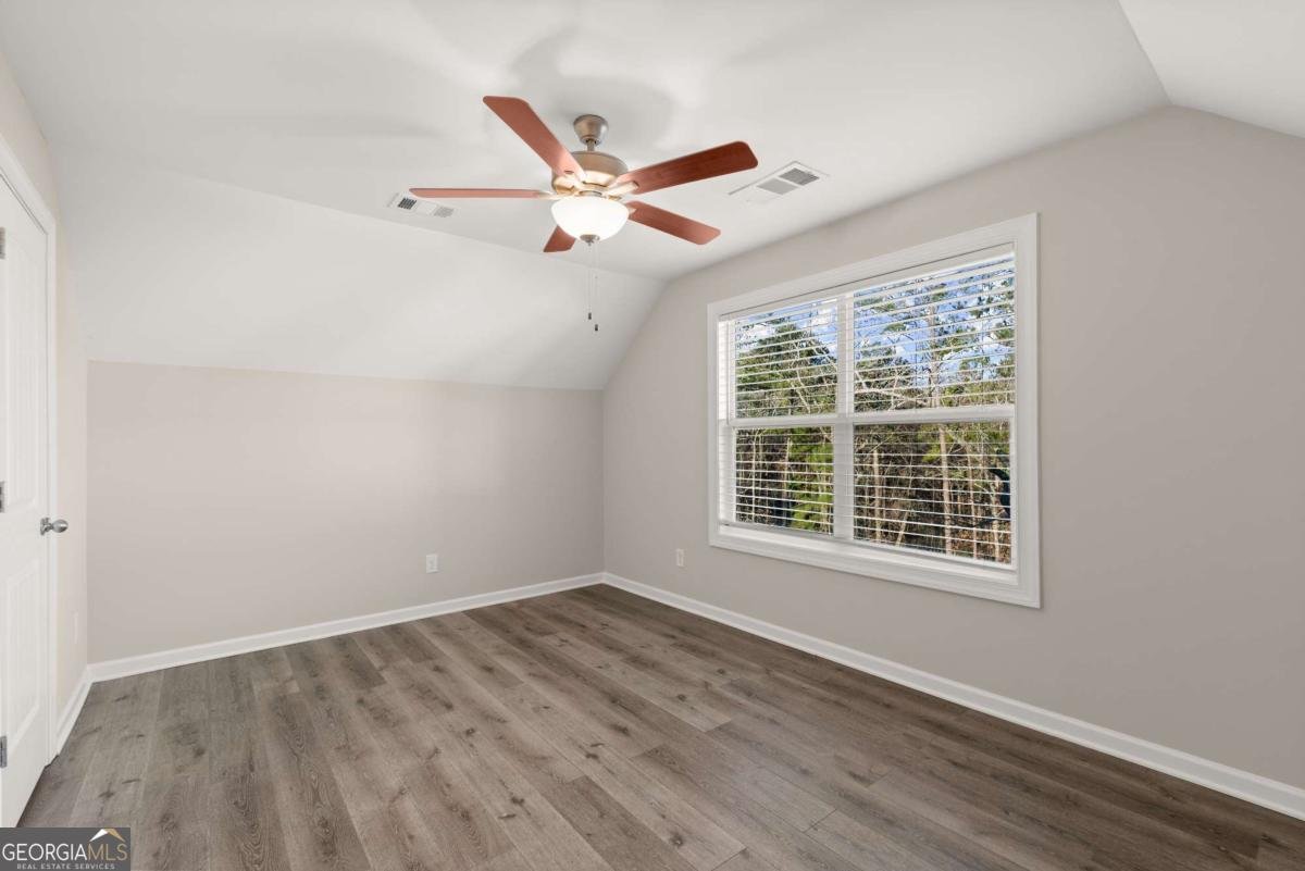411 Spring Lake Hills White - 28