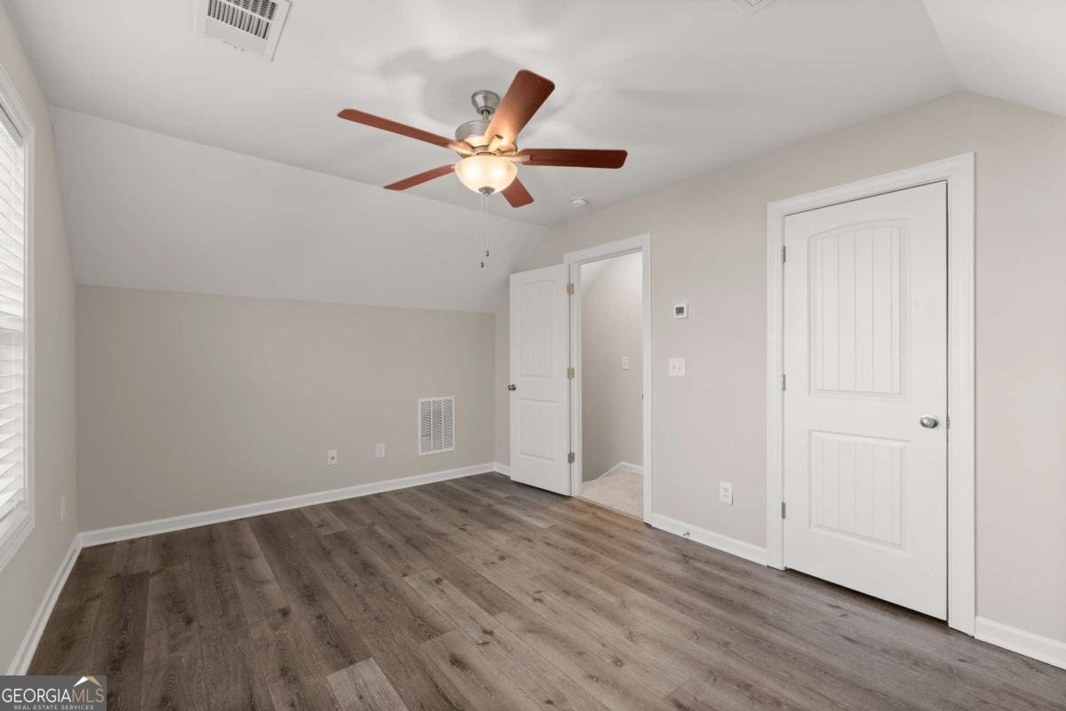411 Spring Lake Hills White - 29