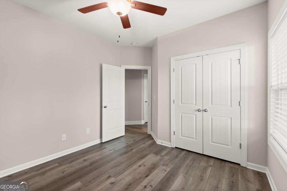 411 Spring Lake Hills White - 32