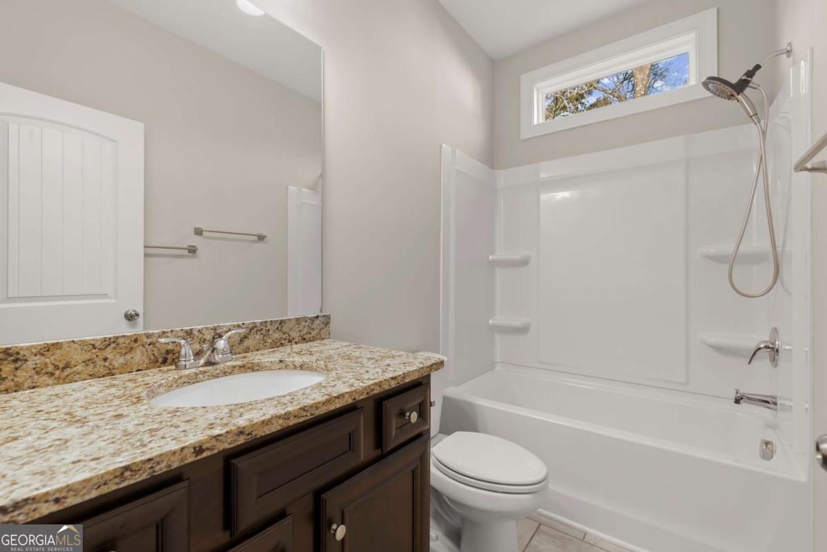 411 Spring Lake Hills White - 33