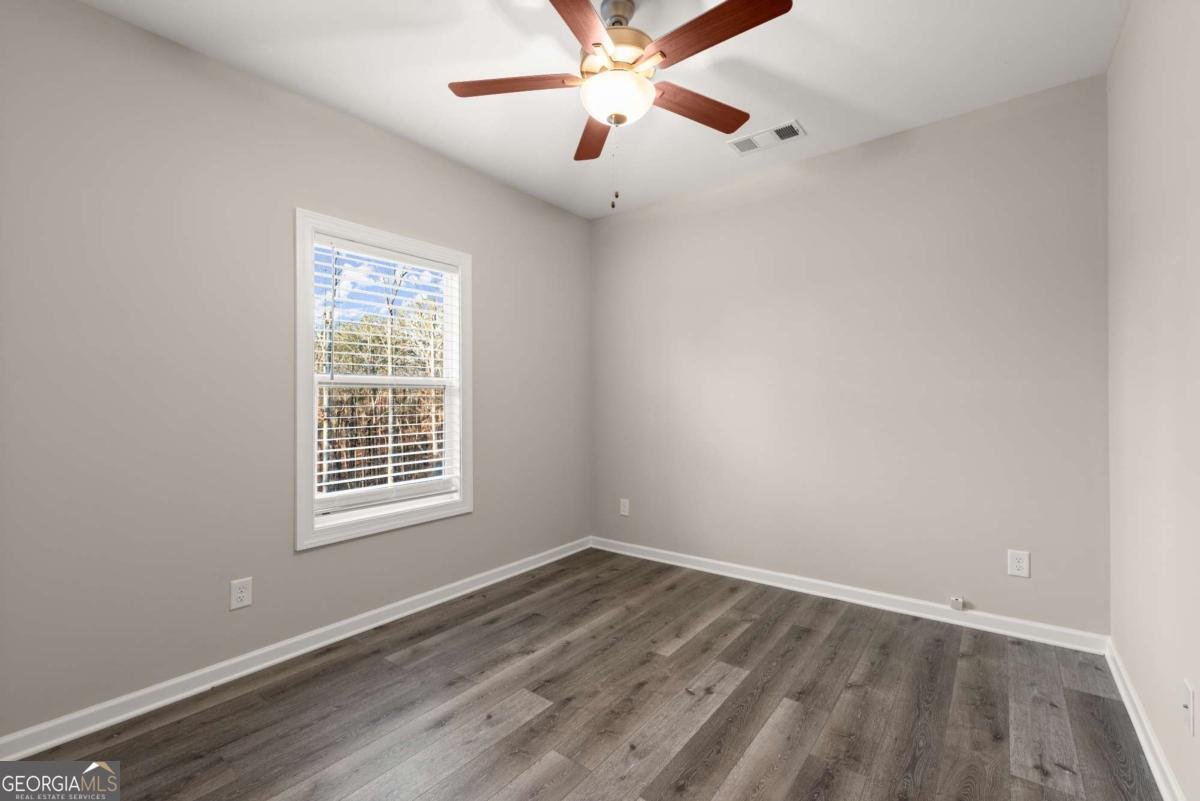 411 Spring Lake Hills White - 34