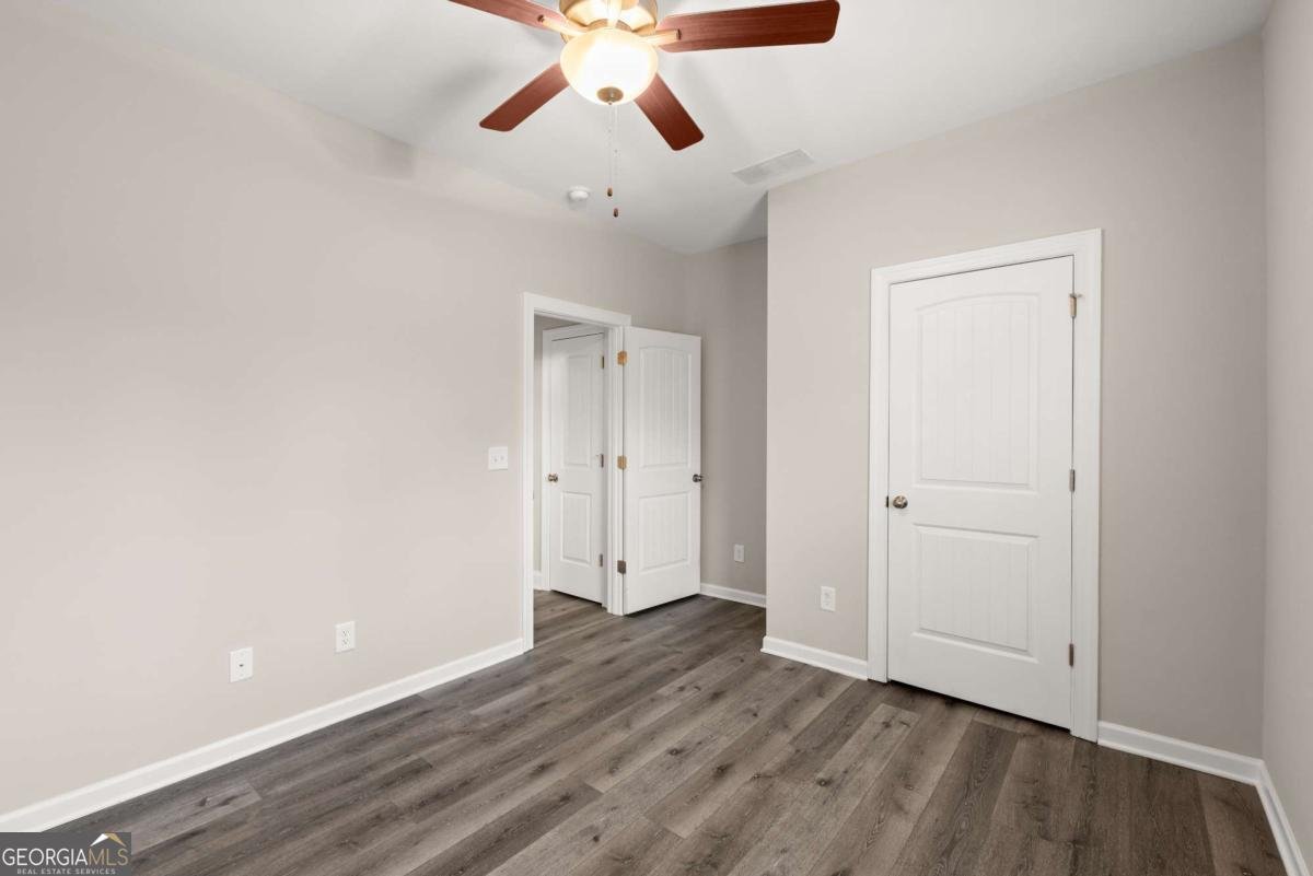 411 Spring Lake Hills White - 35