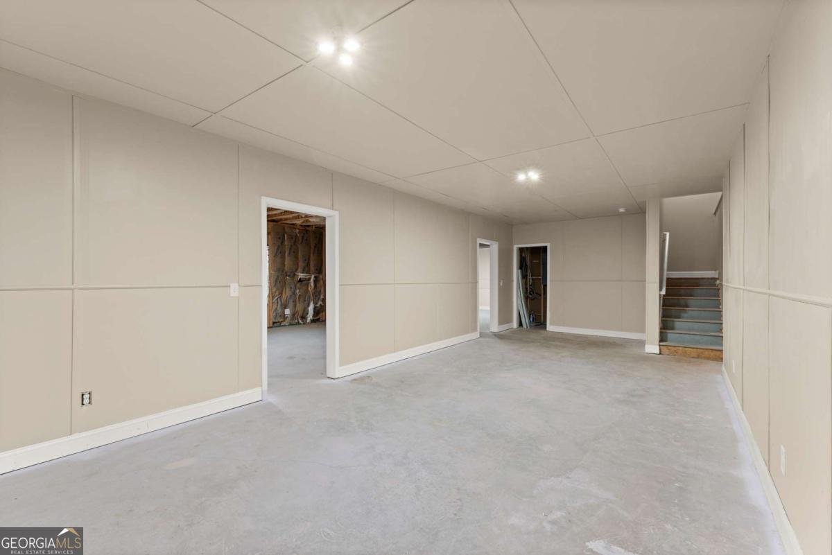 411 Spring Lake Hills White - 36