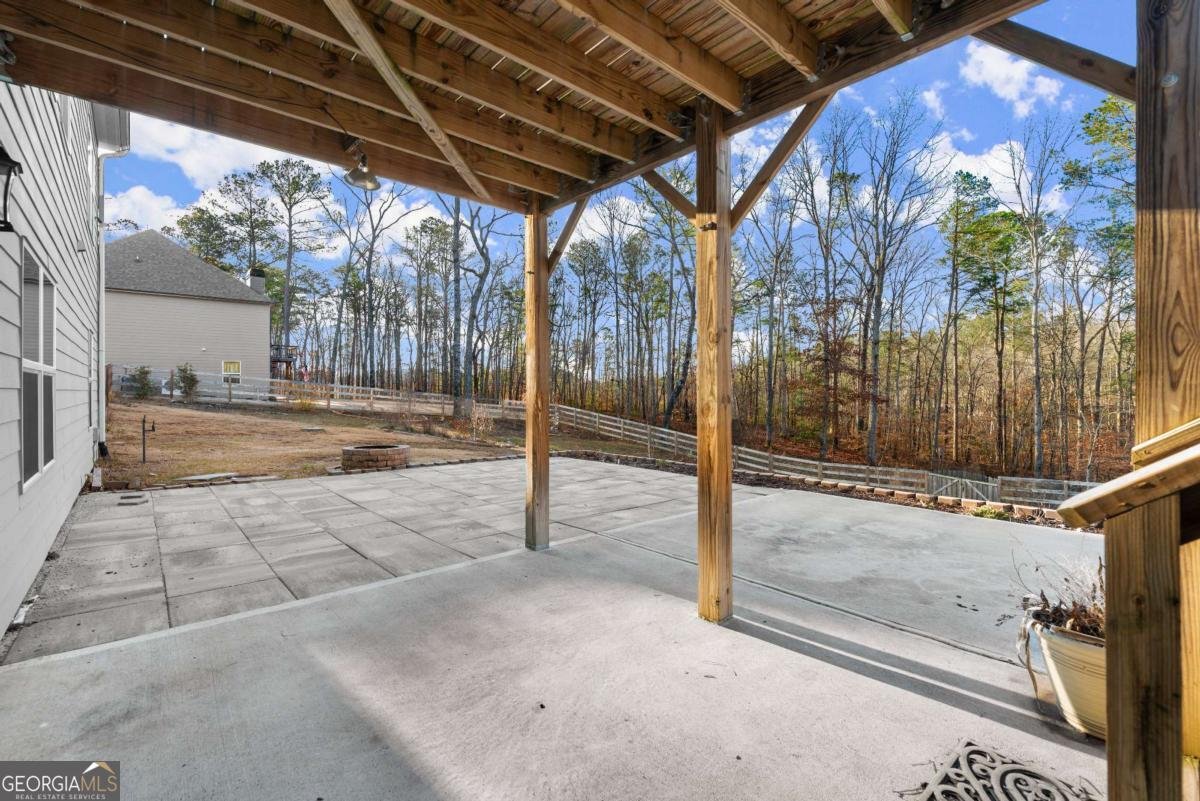 411 Spring Lake Hills White - 38
