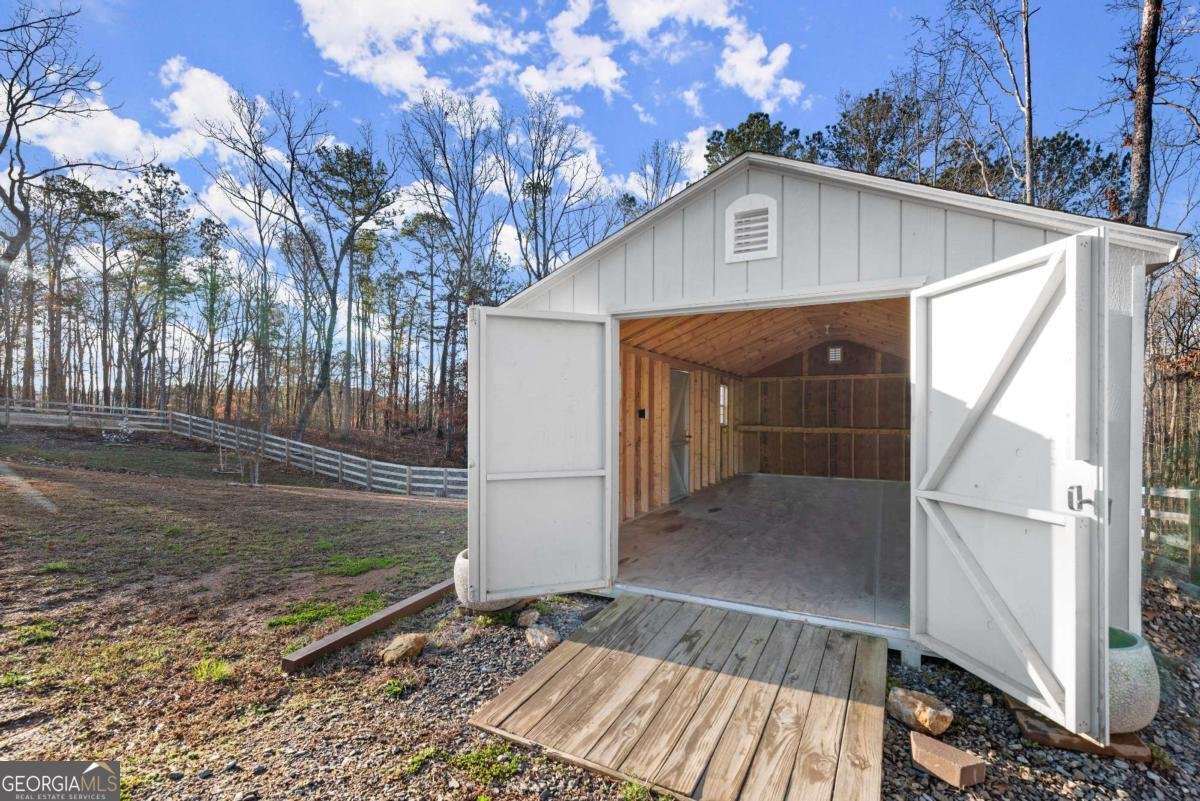 411 Spring Lake Hills White - 42