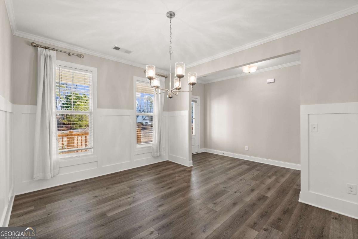 411 Spring Lake Hills White - 7