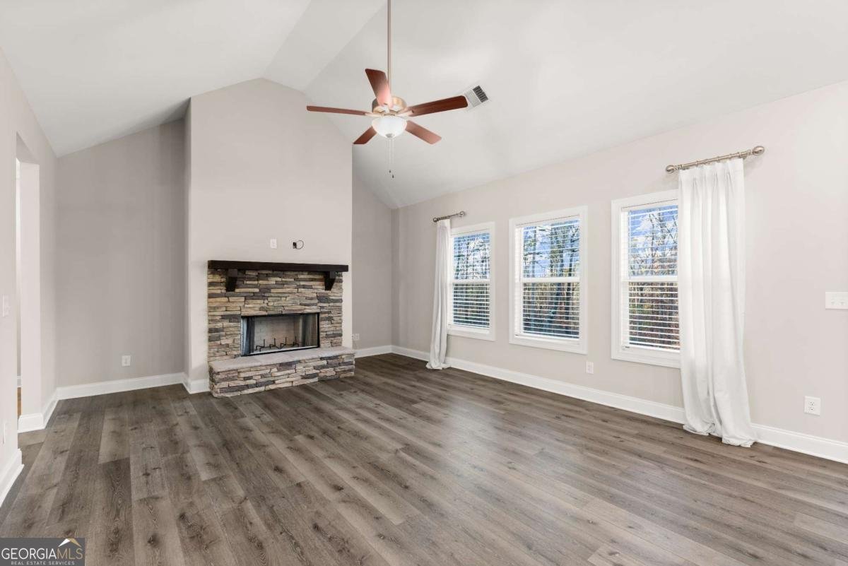 411 Spring Lake Hills White - 9