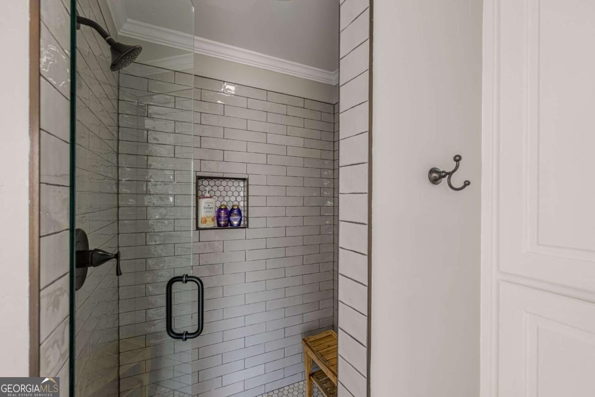 5825 LAUREL OAK Drive Suwanee - 54