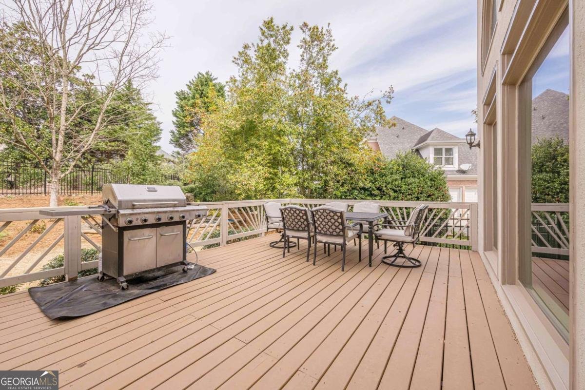 5825 LAUREL OAK Drive Suwanee - 64