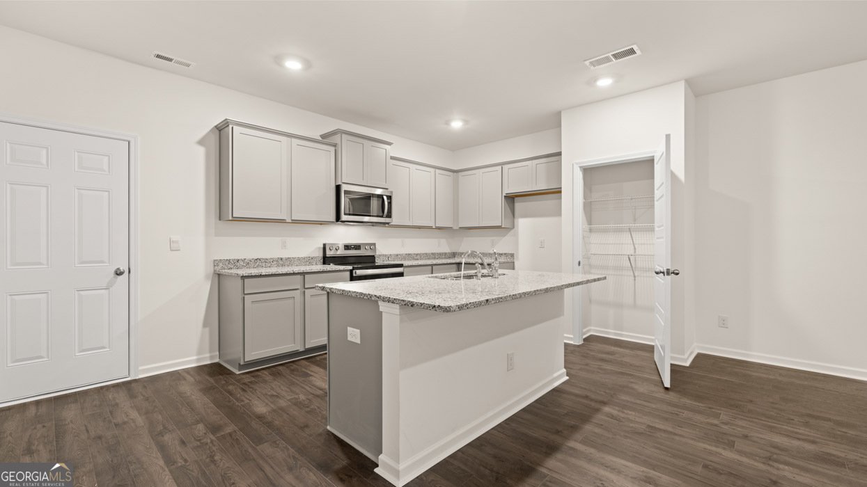 452 Reflection Drive Stockbridge - 11