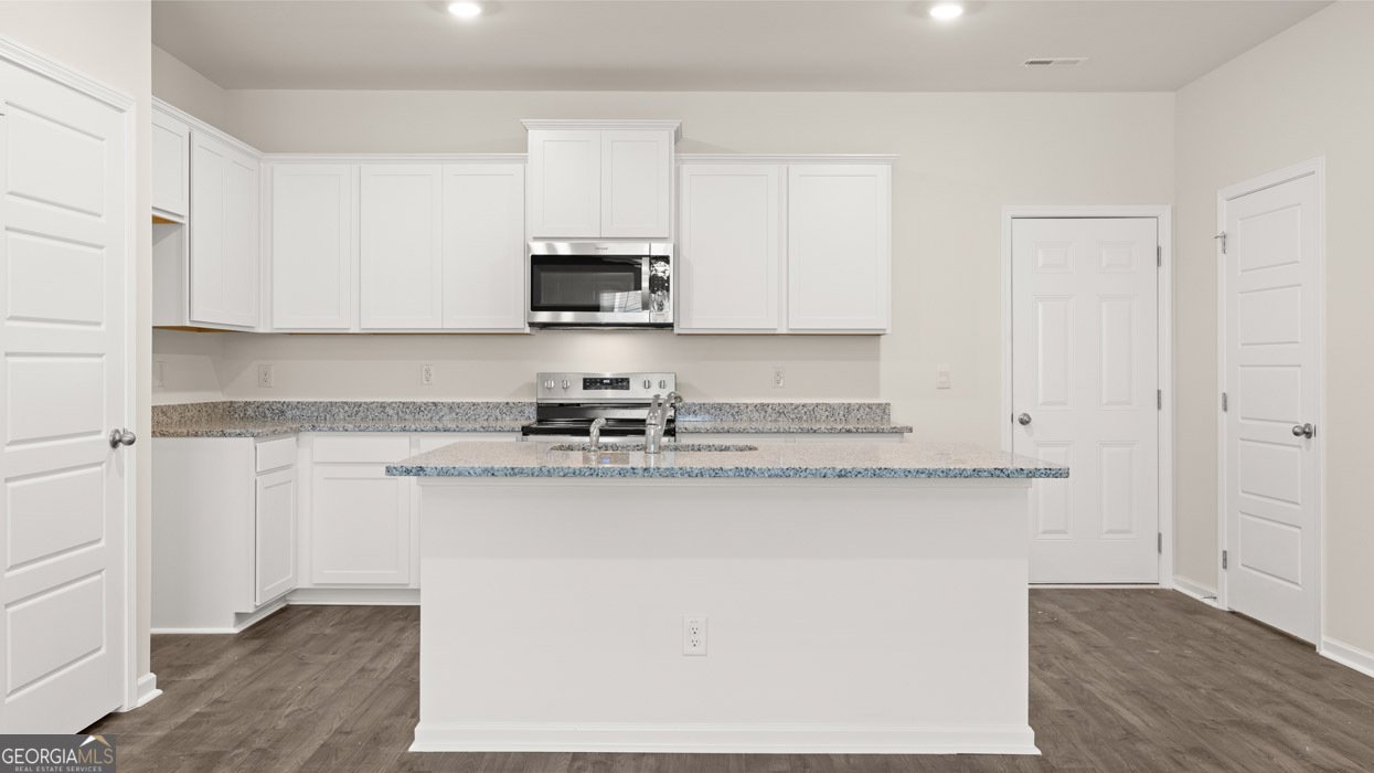 440 Reflection Drive Stockbridge - 10